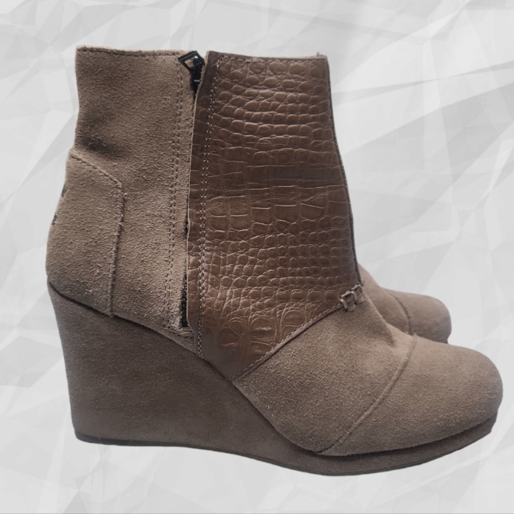 TOMS Wedge Booties Tan Size 8